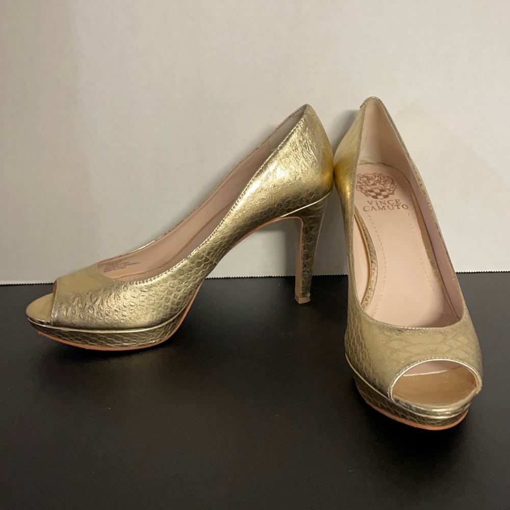 Vince Camuto Womens Size 7 Gold Heels